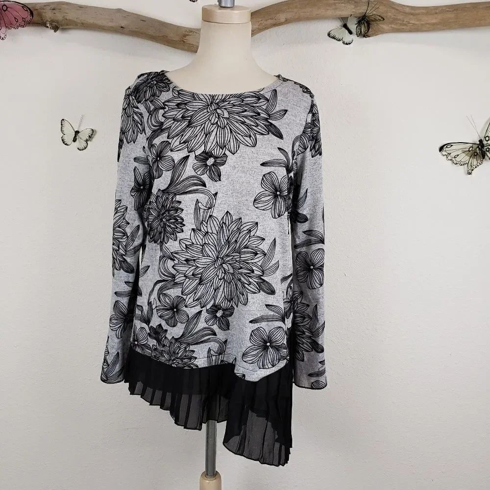 Melissa Paige gray velvet flocked long sleeve top